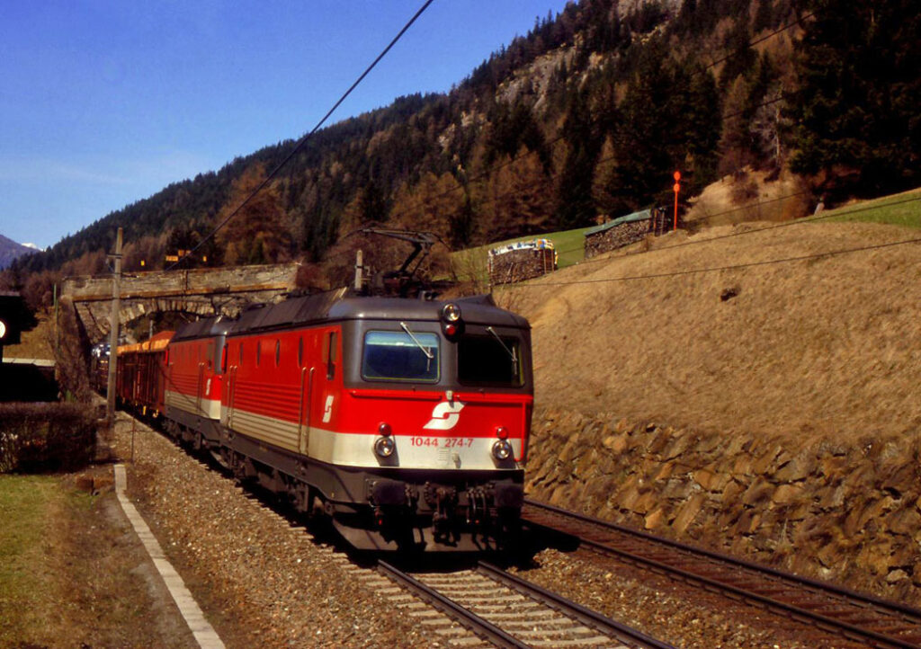 E-Lok - BR 1044 274-7 
Aufnahme: 
Wolfgang Pischek