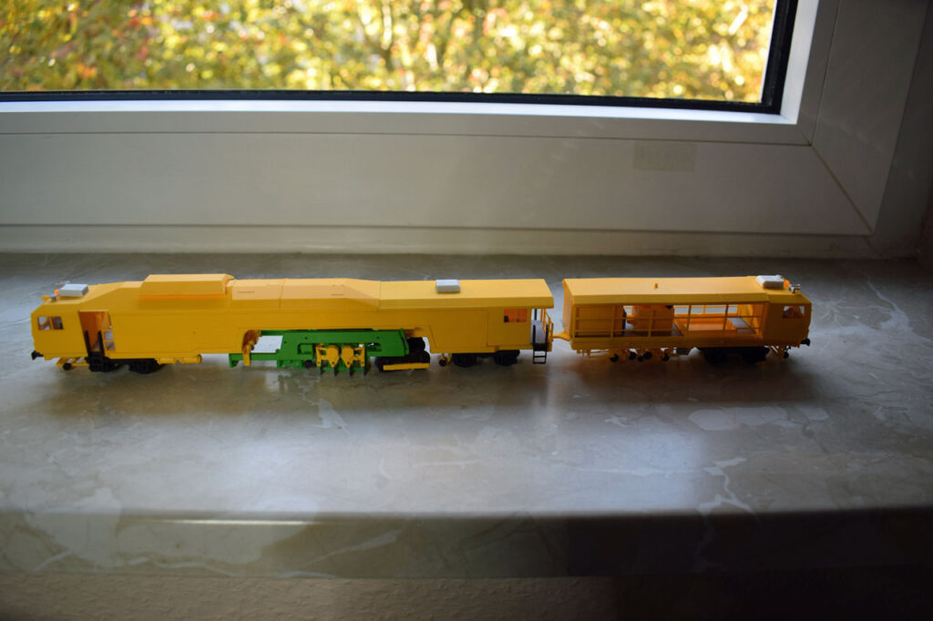 Stopfexpress PLASSER & THEURER - Kibri 16090 – Bausatz - Länge über Puffer 396 mm