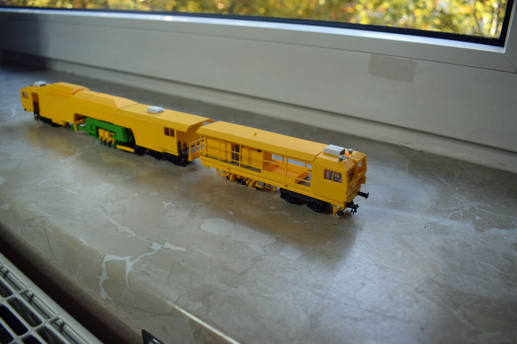 Stopfexpress PLASSER & THEURER - Kibri 16090 – Bausatz - Länge über Puffer 396 mm