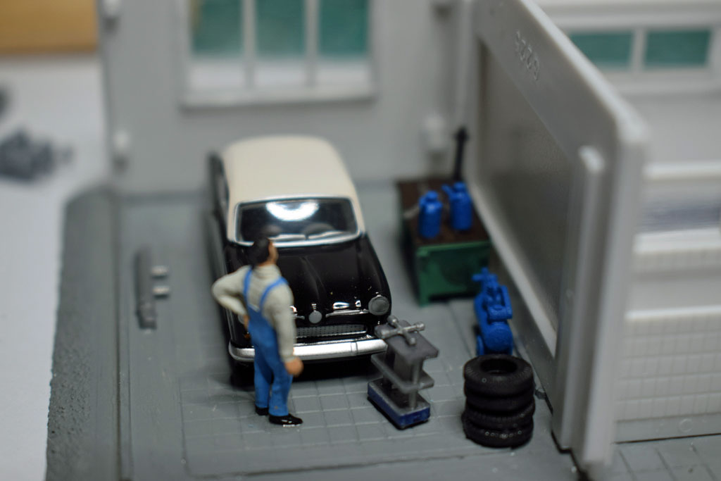 Werkstatt mit Oldtimer