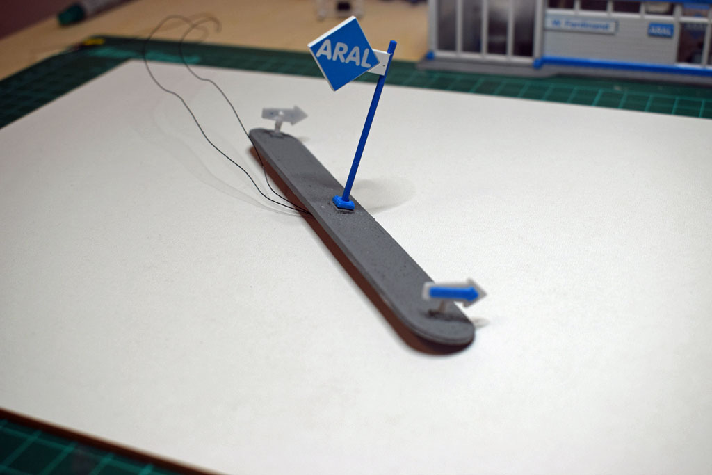 ARAL Zeichen mit Beleuchtung