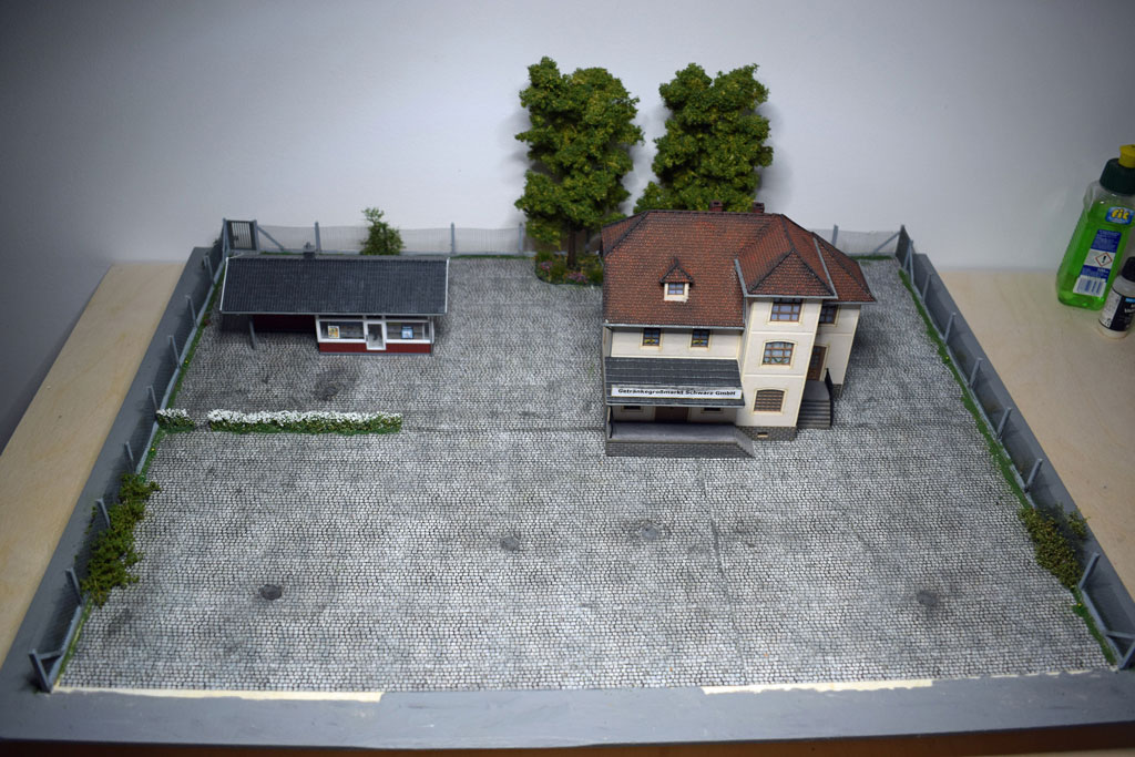 Probeaufbau mit Industriezaun Faller 180433