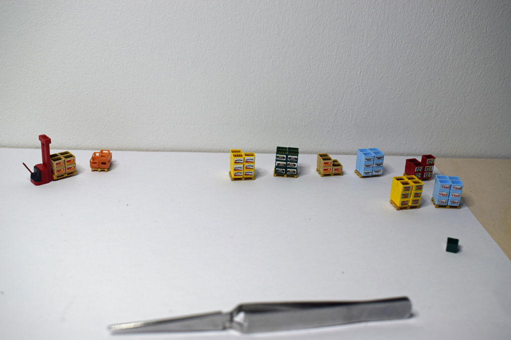 Getränkekisten auf Palletten gestapelt