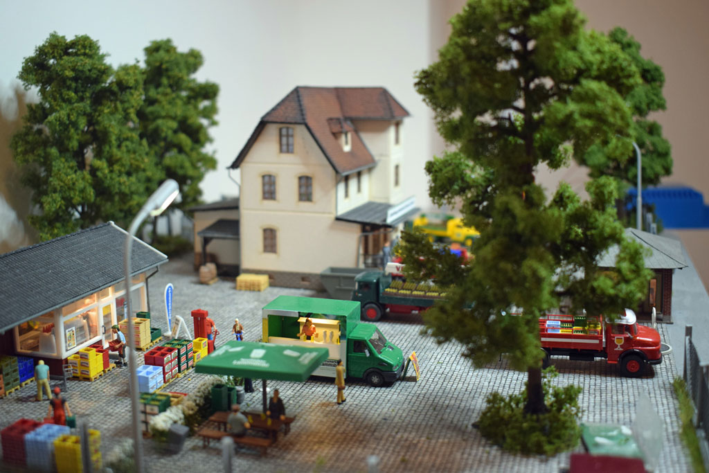 Getränkemarkt und Ausschankwagen